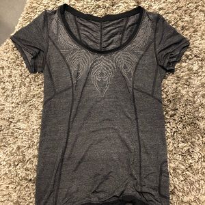 Lululemon size 6 top